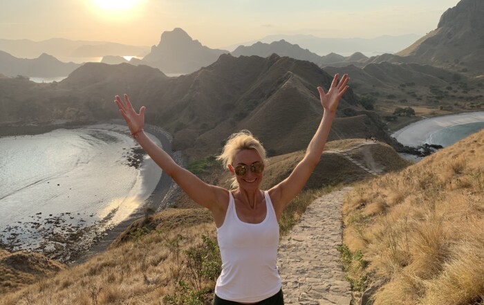 Kerstin Hardt auf einer Insel beim Sonnenuntergang zeigt, dass Urlaub der beste Weg zur Produktivitätssteigerung